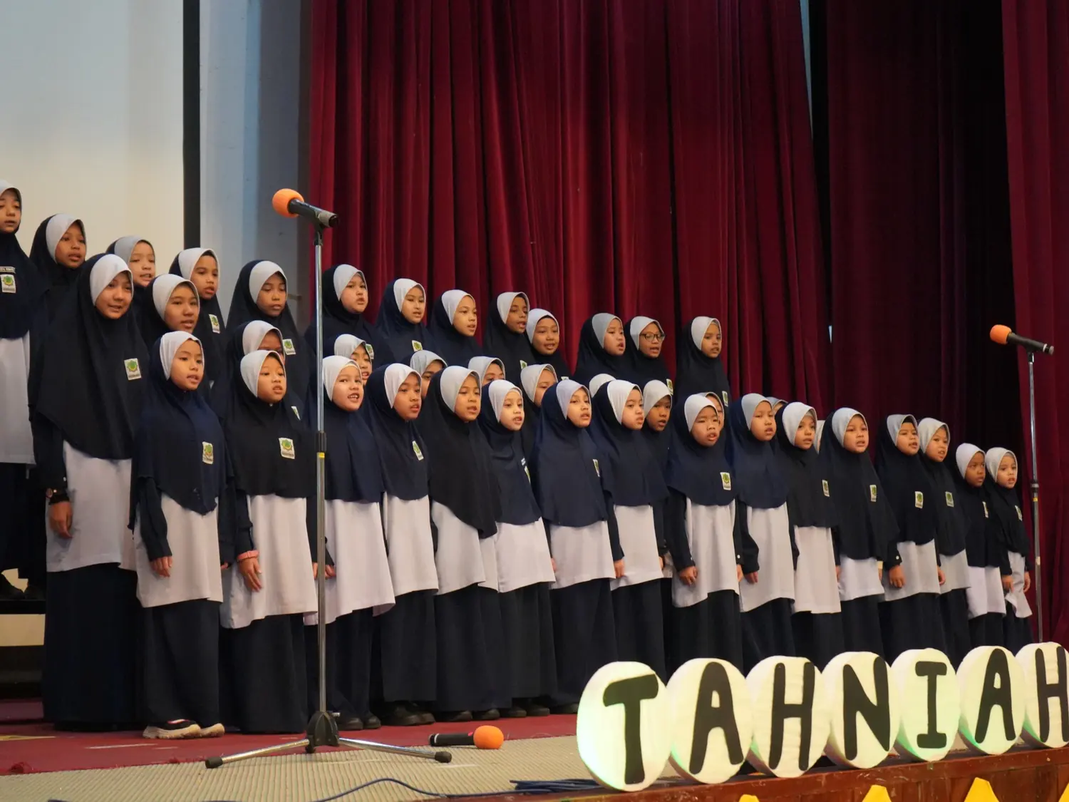 Pelajar MTSFAZ dalam aktiviti sekolah
